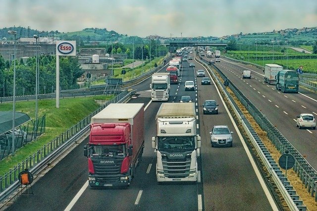 highway-3392100_640 Jak przebiega proces logistyczny w transporcie