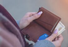 Etui na karty damskie – stylowe i bezpieczne rozwiązanie dla współczesnych kobiet Etui na karty damskie